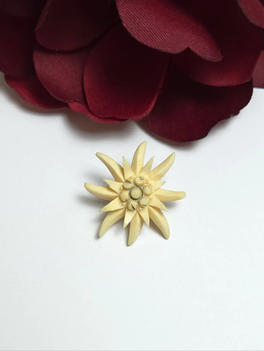 Vintage Antique Edelweiss Carved Celluliod Flower Brooch Old T Pin Brooch